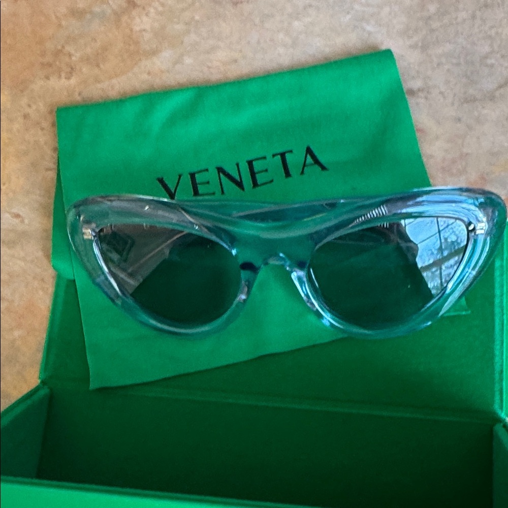 NWOT Bottega Veneta Cat-Eye Sunglasses